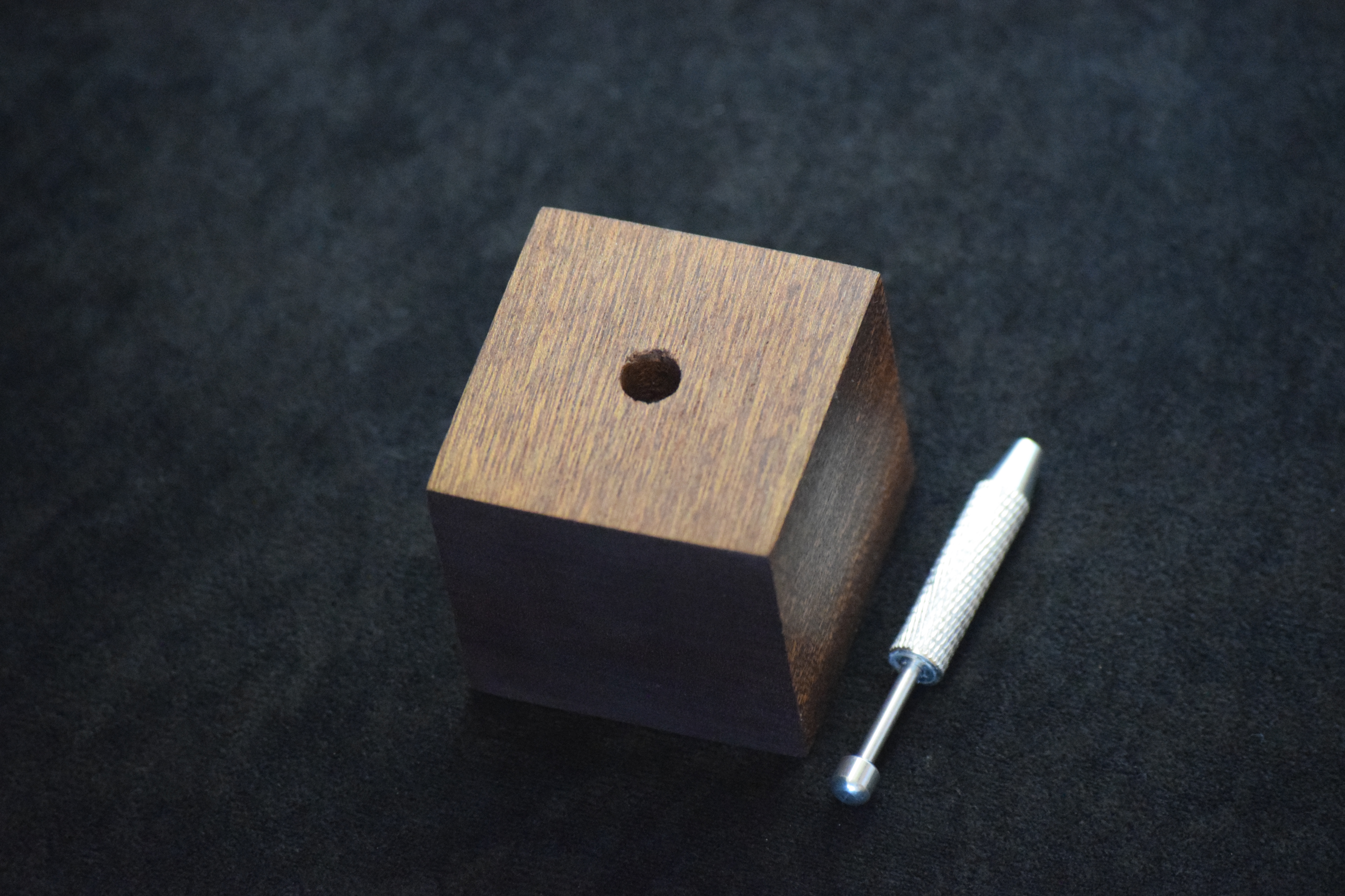 Gemstone Display - sapele